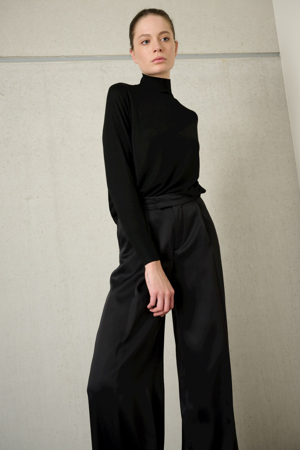 100 - Black