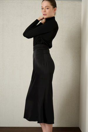 012 - Black