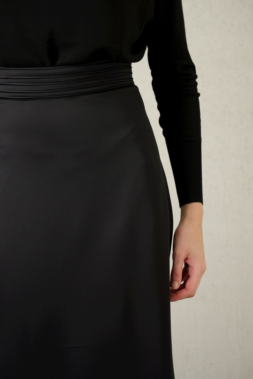 012 - Black