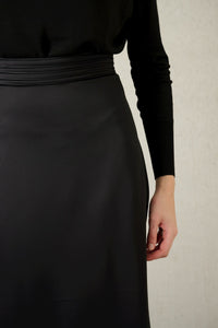 012 - Black