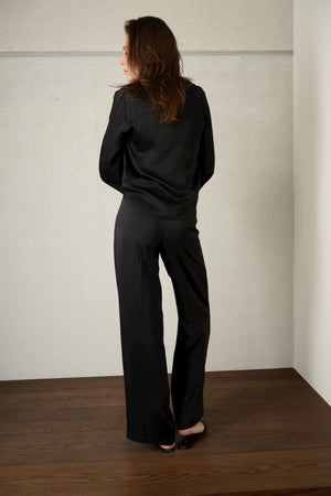 012 - Black